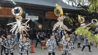 Tamaseseri Festival In Hakozaki Shrine